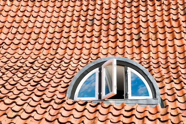 What to Look for in a Roofing Contractor for Your Replacement