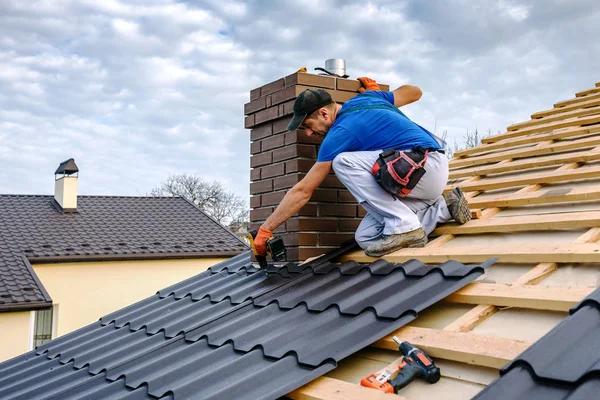 Choosing the Right Roofing Contractor in Phoenix for Your Home