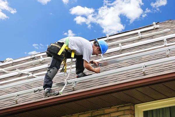 How Weather Conditions Affect Roof Installation in Edinburg